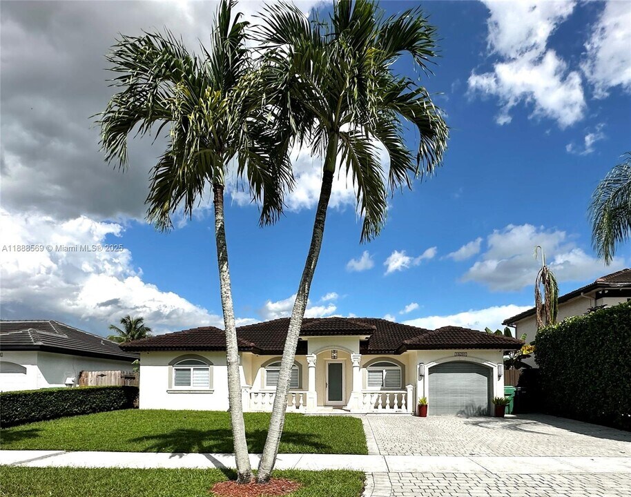 18201 SW 149th Ave in Miami, FL - Building Photo