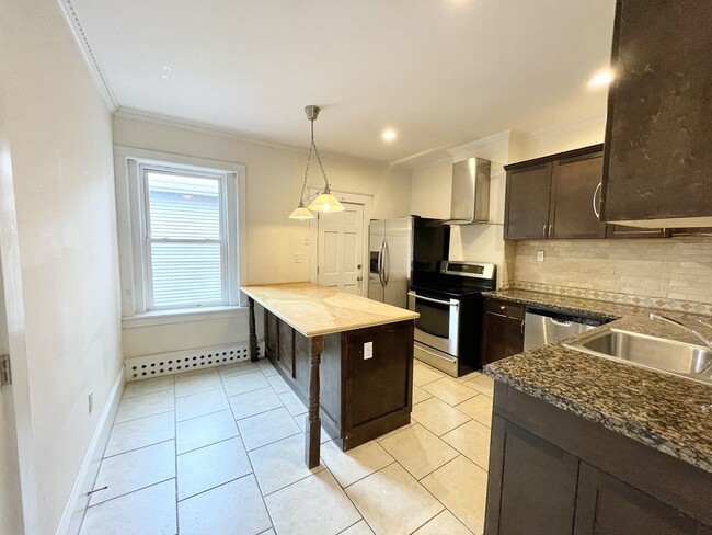 92 L St, Unit 3 in Boston, MA - Building Photo - Building Photo