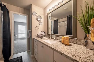 9130 Vogue Ln, Unit A in Houston, TX - Foto de edificio - Building Photo