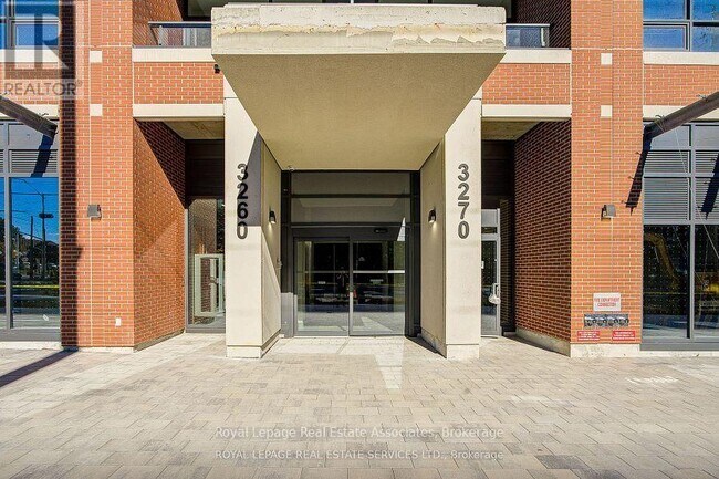 3260 Sheppard Ave E in Toronto, ON - Building Photo - Building Photo