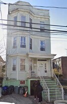 147 Bostwick Ave in Jersey City, NJ - Building Photo