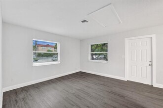 232 SE 9th Ave in Pompano Beach, FL - Building Photo - Building Photo