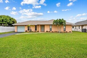 1321 SW 129th Way in Davie, FL - Building Photo