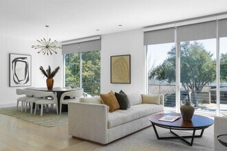 5204 Ridge Oak Dr in Austin, TX - Building Photo - Building Photo