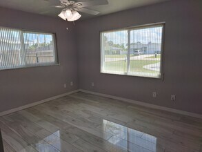 573 SE Floresta Dr in Port St. Lucie, FL - Building Photo - Building Photo