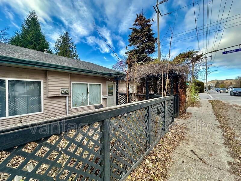 2120 Richter St in Kelowna, BC - Building Photo