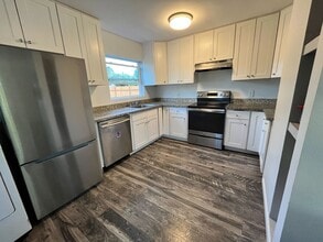 1730 SE Maple Ct in Hillsboro, OR - Building Photo - Building Photo