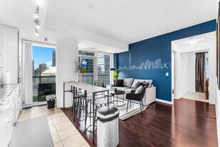 16 York St, Unit SI ID1313354P in Toronto, ON - Building Photo