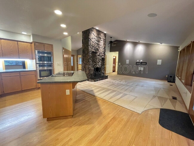 property at 11011 S Southridge Dr