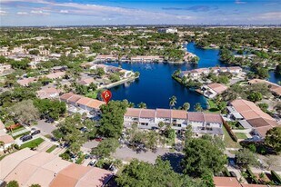 7238 Jacaranda Ln in Miami Lakes, FL - Building Photo
