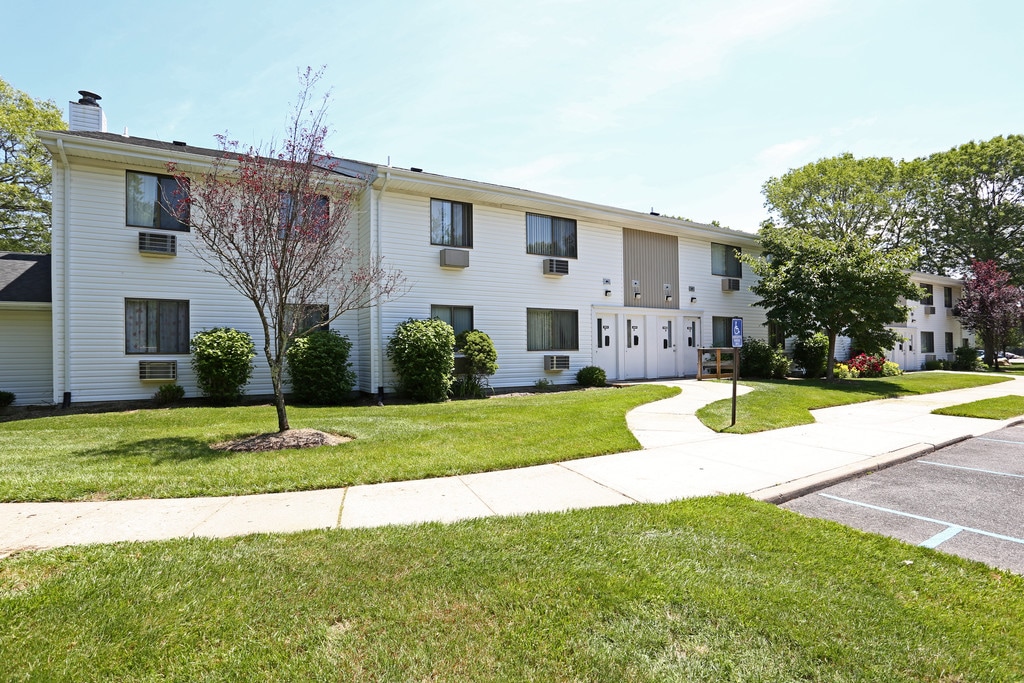 Brookwood at Ridge Ridge, NY Apartments