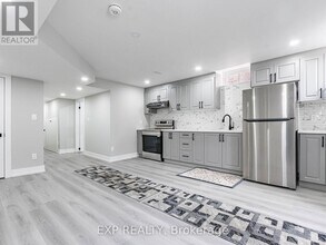 7 Fascination St in Brampton, ON - Building Photo - Building Photo