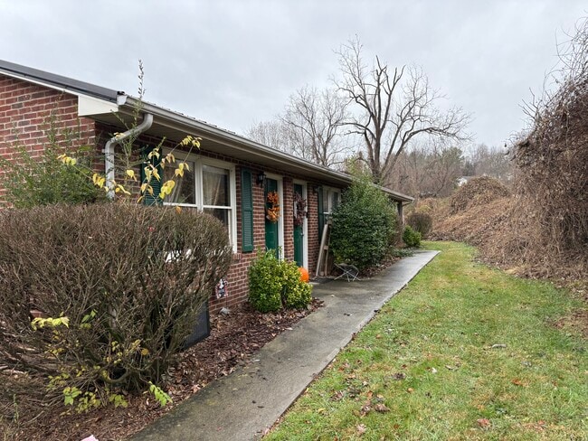 812 E Maple St, Unit #3 in Johnson City, TN - Building Photo - Building Photo