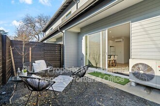 725 SE 78th Ave in Portland, OR - Building Photo - Building Photo