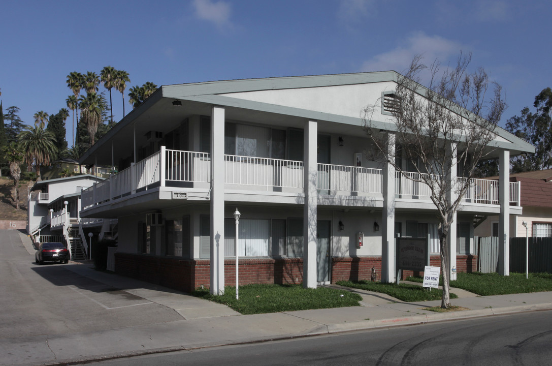 Olivewood Villa Apartments in Riverside, CA - Foto de edificio