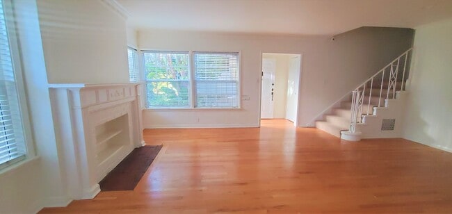 10435 Ashton Ave, Unit 10439 in Los Angeles, CA - Building Photo - Building Photo