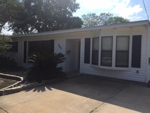 302 Smith Dr NE in Fort Walton Beach, FL - Building Photo - Building Photo