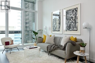 15-3415 Roehampton Ave in Toronto, ON - Building Photo - Building Photo