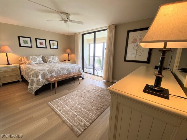 10525 Gulf Shore Dr in Naples, FL - Building Photo - Building Photo
