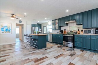 1528 W River Shore Way in Tampa, FL - Building Photo - Building Photo