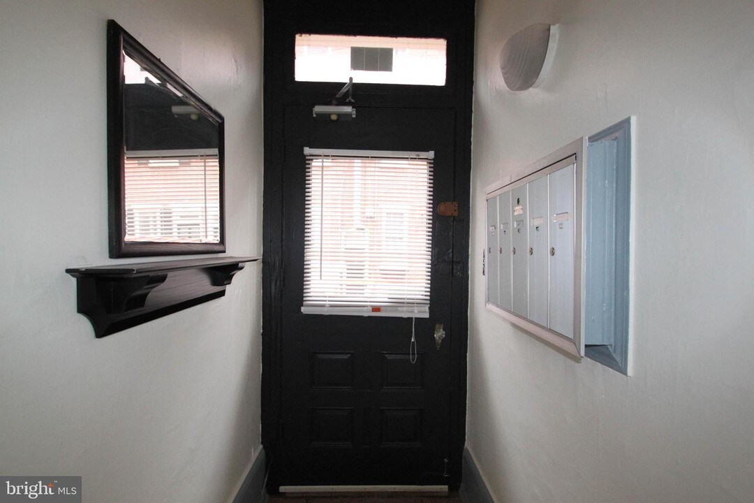 131 Pemberton St-Unit -2F in Philadelphia, PA - Building Photo