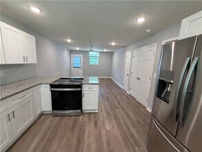 571 Eva Kennedy Rd in Suwanee, GA - Building Photo - Building Photo