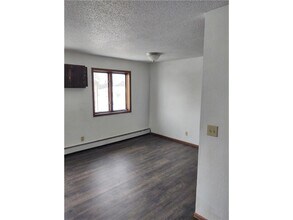 222 6th St SW in Madelia, MN - Building Photo - Building Photo