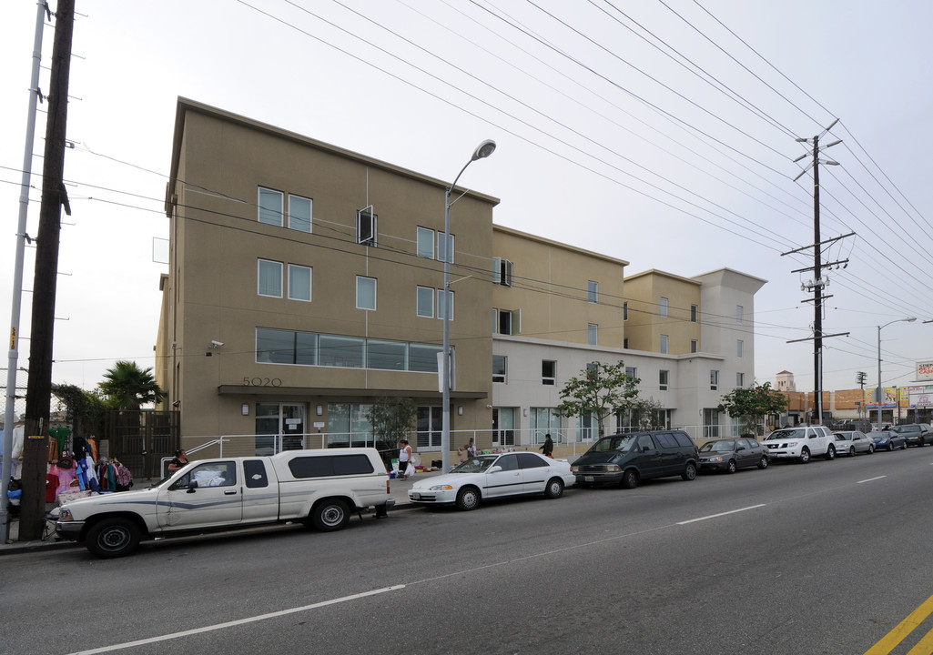 Mariposa Place in Los Angeles, CA - Foto de edificio