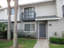 904 Riverside Dr in Greenacres, FL - Building Photo