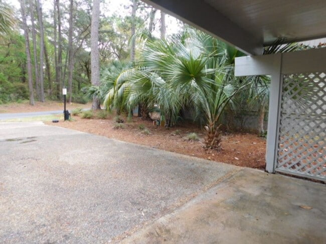 43 Wagon Rd in Hilton Head Island, SC - Building Photo - Building Photo