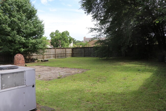 5681 Pepperbush Dr in Fayetteville, NC - Building Photo - Building Photo