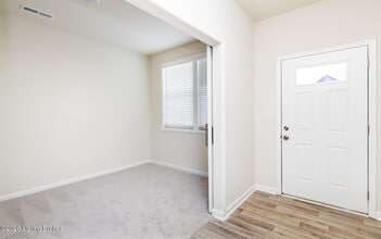 16903 Aiken Rdg Cir in Louisville, KY - Building Photo - Building Photo