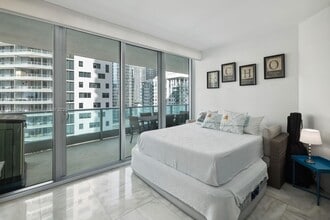 1331 Brickell Bay Dr, Unit 1907 in Miami, FL - Building Photo - Building Photo
