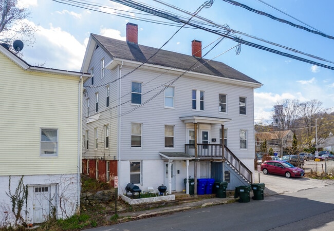 46 Park St in Thomaston, CT - Building Photo - Building Photo