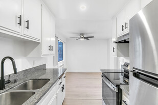 10930 Palms Blvd in Los Angeles, CA - Building Photo