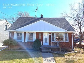5215 Wyandotte St E in Windsor, ON - Building Photo