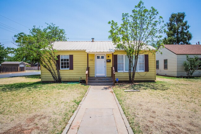 2401 31st St in Lubbock, TX - Foto de edificio - Building Photo