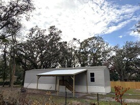 1416 Robin St in Auburndale, FL - Building Photo