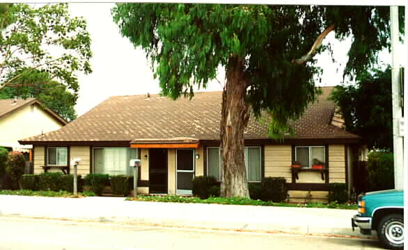 8820-8822 N Bank Dr in Ventura, CA - Foto de edificio - Building Photo