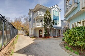 1036 Greenwood Ave NE in Atlanta, GA - Foto de edificio - Building Photo