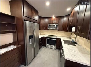 1187 E 3rd St in Long Beach, CA - Building Photo - Building Photo