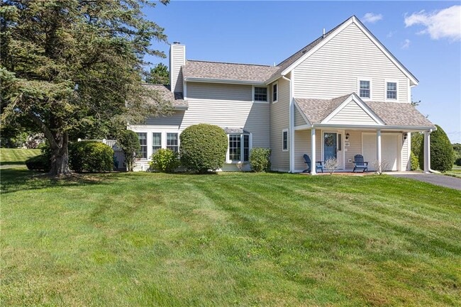 327 Corey Ln in Middletown, RI - Building Photo - Building Photo