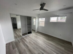 1077 Connecticut St, Unit #2 in Imperial Beach, CA - Foto de edificio - Building Photo