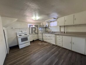 916 E Flint St in Laramie, WY - Building Photo - Building Photo