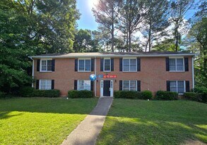 493 Stone Mountain St in Lawrenceville, GA - Building Photo