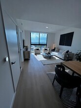 140 NW 30th St, Unit A1 in Miami, FL - Foto de edificio - Building Photo