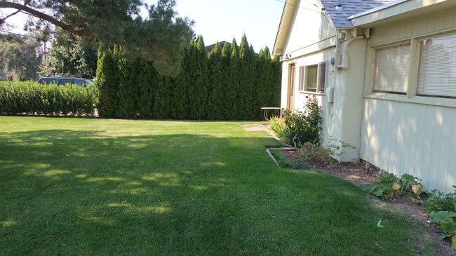 610 Easy St in Wenatchee, WA - Building Photo - Building Photo