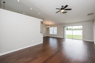 11351 Calgary Cir in Tampa, FL - Foto de edificio - Building Photo