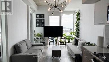 15 Baseball Pl in Toronto, ON - Building Photo - Building Photo