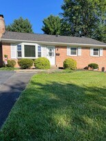 313 Valley View Ave SW in Leesburg, VA - Building Photo